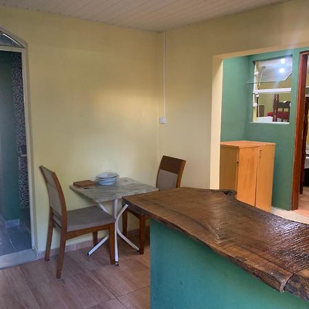 Hostel Office- Hospedagem Climatizada Quartos E Apartamentos Privativos Эстрема Экстерьер фото