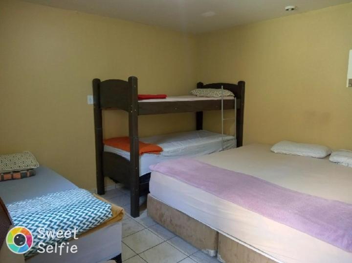 Hostel Office- Hospedagem Climatizada Quartos E Apartamentos Privativos Эстрема Экстерьер фото