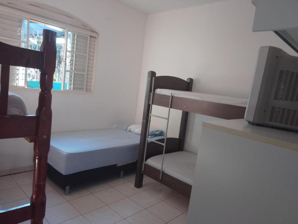 Hostel Office- Hospedagem Climatizada Quartos E Apartamentos Privativos Эстрема Экстерьер фото