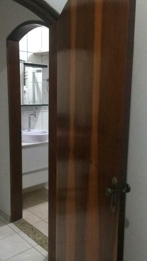 Hostel Office- Hospedagem Climatizada Quartos E Apartamentos Privativos Эстрема Экстерьер фото